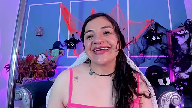 Snapshot of TaraTaylorr chatting on October 31, 2025, 2:23 am TaraTaylorr online show from October 31, 2025, 2:23 am