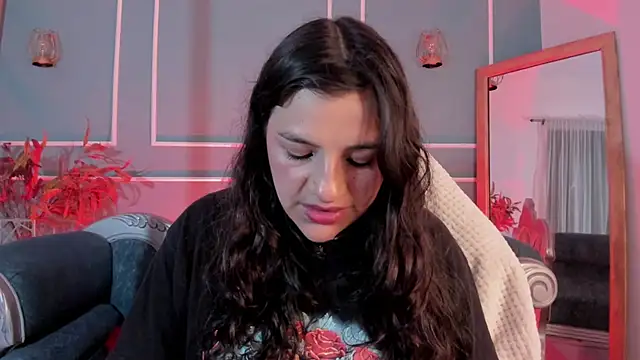 Snapshot of TaraTaylorr chatting on November 2, 2025, 2:25 am TaraTaylorr online show from November 2, 2025, 2:25 am