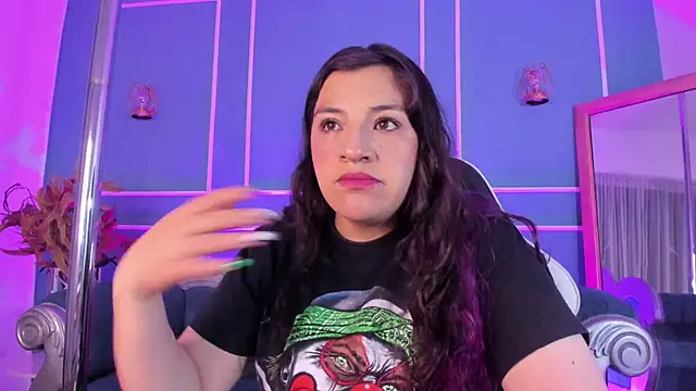 Snapshot of TaraTaylorr chatting on November 13, 2025, 2:21 am TaraTaylorr online show from November 13, 2025, 2:21 am