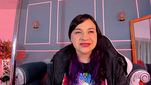 Snapshot of TaraTaylorr chatting on November 21, 2025, 2:32 am TaraTaylorr online show from November 21, 2025, 2:32 am