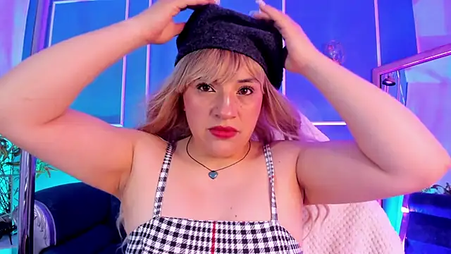 Snapshot of TaraTaylorr chatting on November 29, 2025, 2:03 am TaraTaylorr online show from November 29, 2025, 2:03 am