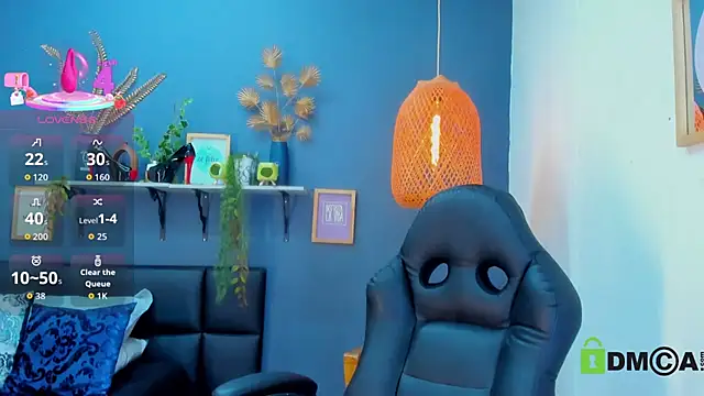 Snapshot of yessila_parker chatting on April 22, 2026, 8:50 am yessila parker online show from April 22, 2026, 8:50 am