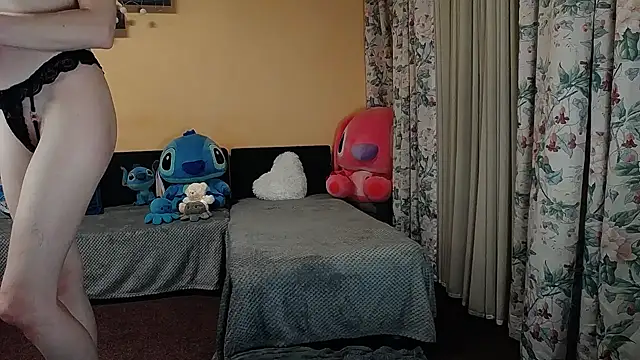 Snapshot of Maddison_Summer chatting on November 11, 2025, 10:32 pm Maddison Summer online show from November 11, 2025, 10:32 pm