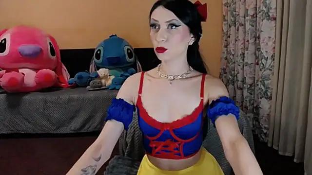 Snapshot of Maddison_Summer chatting on November 21, 2025, 10:52 pm Maddison Summer online show from November 21, 2025, 10:52 pm