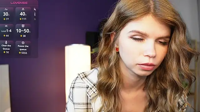 Snapshot of AmityDilley chatting on October 9, 2025, 6:33 am AmityDilley online show from October 9, 2025, 6:33 am