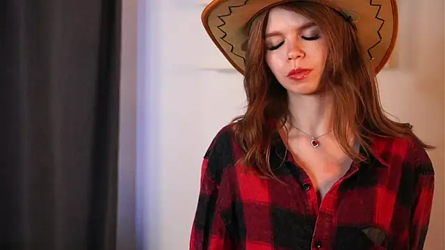 Snapshot of AmityDilley chatting on October 21, 2025, 6:47 am AmityDilley online show from October 21, 2025, 6:47 am