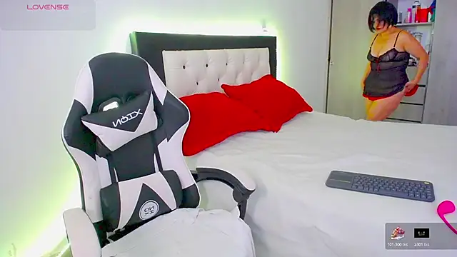 CarolinneFiotti online show from November 20, 2025, 1:22 pm