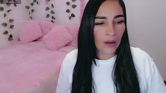 Snapshot of luna_lgomez_ chatting on March 1, 2025, 10:34 am luna lgomez online show from March 1, 2025, 10:34 am