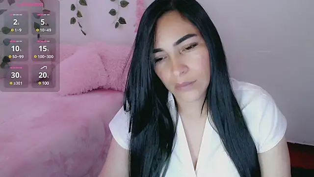 Snapshot of luna_lgomez_ chatting on March 3, 2025, 11:11 am luna lgomez online show from March 3, 2025, 11:11 am