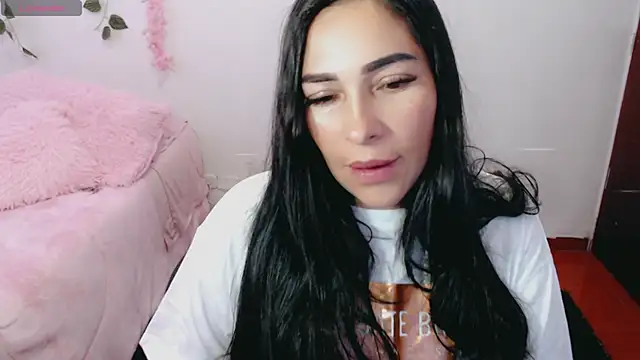 Snapshot of luna_lgomez_ chatting on March 6, 2025, 11:25 am luna lgomez online show from March 6, 2025, 11:25 am