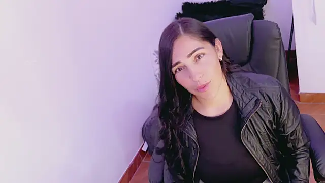 Snapshot of luna_lgomez_ chatting on April 18, 2026, 1:37 pm luna lgomez online show from April 18, 2026, 1:37 pm