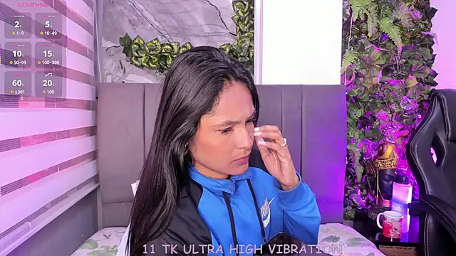 Snapshot of Fernanda_liie_ chatting on November 27, 2025, 1:02 pm Fernanda liie online show from November 27, 2025, 1:02 pm