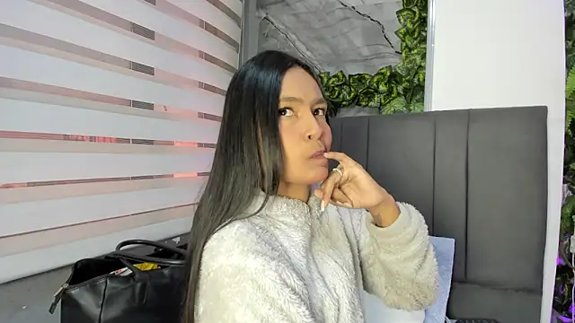 Snapshot of Fernanda_liie_ chatting on December 15, 2025, 12:31 pm Fernanda liie online show from December 15, 2025, 12:31 pm