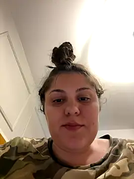 Layla- online show from September 15, 2025, 11:16 pm