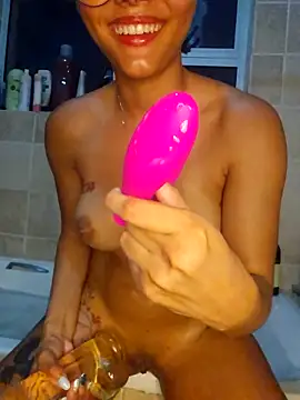 Snapshot of Cherry_kat chatting on September 18, 2025, 7:27 pm Cherry kat online show from September 18, 2025, 7:27 pm