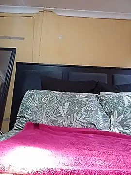 JuicyMilkyTizzy online show from July 22, 2026, 7:33 am