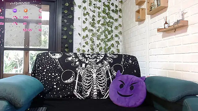 LiraSonnett online show from November 1, 2025, 9:17 pm