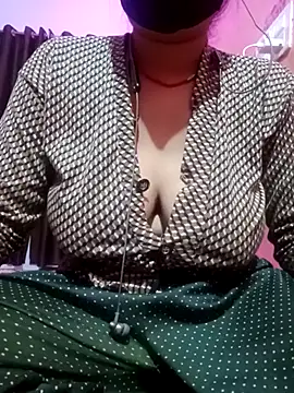 Snapshot of Beautiful_Puja chatting on March 21, 2025, 4:40 pm Beautiful Puja online show from March 21, 2025, 4:40 pm