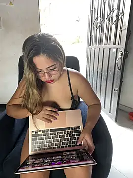 lunaxxx 69 online show from February 6, 2026, 10:02 pm