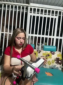 lunaxxx 69 online show from April 17, 2026, 11:30 pm