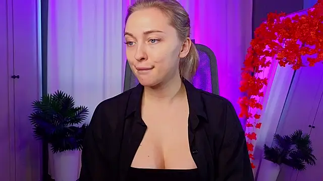 christie luv online show from November 8, 2025, 1:11 pm