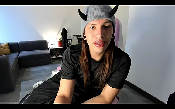 Loona s online show from September 18, 2025, 10:12 pm