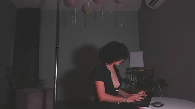 Zoe-S online show from March 20, 2025, 1:26 pm