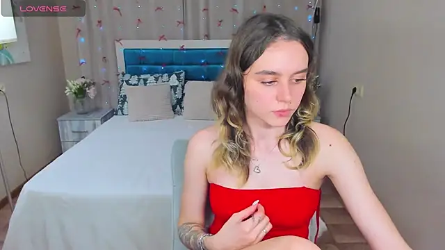 Snapshot of EmelyMason chatting on December 2, 2025, 1:50 pm EmelyMason online show from December 2, 2025, 1:50 pm