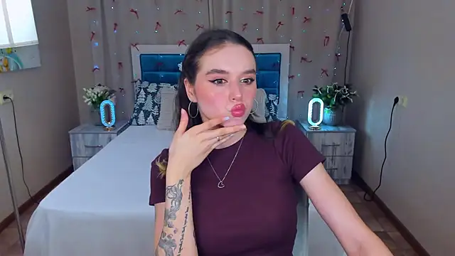 Snapshot of EmelyMason chatting on December 15, 2025, 9:13 am EmelyMason online show from December 15, 2025, 9:13 am