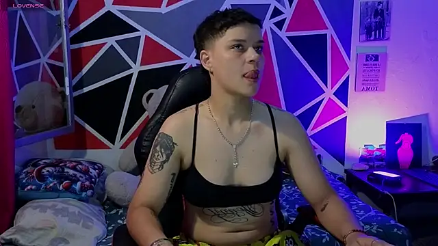 Snapshot of demimoore222 chatting on January 6, 2026, 12:25 am demimoore222 online show from January 6, 2026, 12:25 am