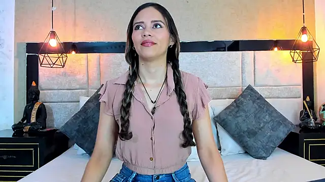 Snapshot of LiliJensen chatting on November 17, 2025, 8:14 pm LiliJensen online show from November 17, 2025, 8:14 pm