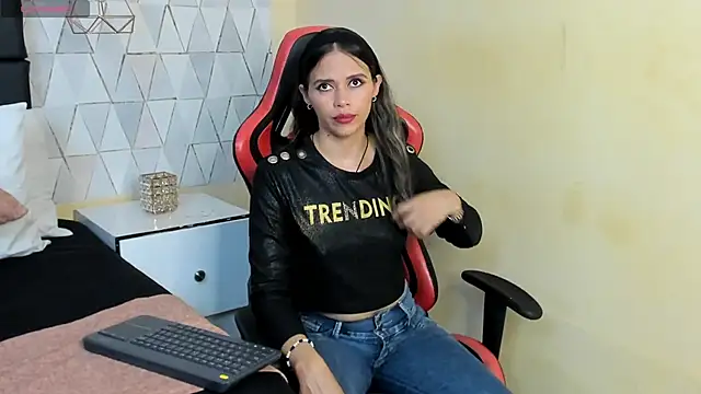 Snapshot of LiliJensen chatting on November 26, 2025, 8:10 pm LiliJensen online show from November 26, 2025, 8:10 pm