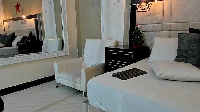 Snapshot of LiliJensen chatting on December 2, 2025, 8:15 pm LiliJensen online show from December 2, 2025, 8:15 pm