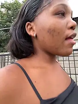 Snapshot of Beyoncex05 chatting on November 13, 2025, 4:17 pm Beyoncex05 online show from November 13, 2025, 4:17 pm