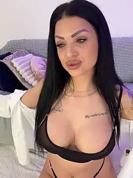 Snapshot of IrisRossie chatting on May 6, 2026, 5:14 am IrisRossie online show from May 6, 2026, 5:14 am