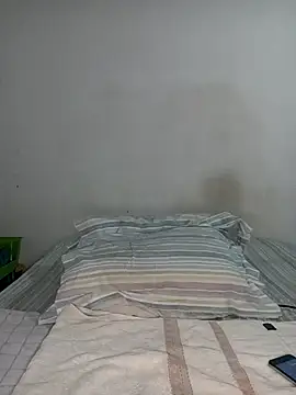 Missvixen81 online show from April 16, 2026, 5:19 am