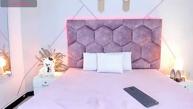 Snapshot of aurora_collinss_ chatting on February 3, 2026, 12:21 pm aurora collinss online show from February 3, 2026, 12:21 pm