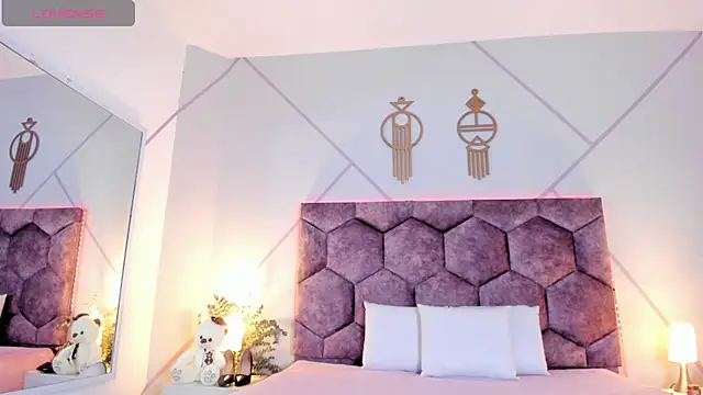 Snapshot of aurora_collinss_ chatting on February 14, 2026, 12:46 pm aurora collinss online show from February 14, 2026, 12:46 pm