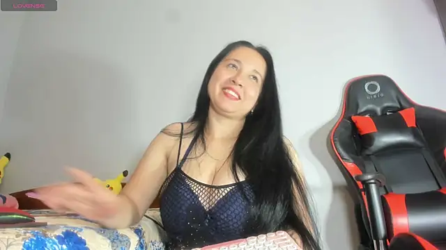 hot-nikol online show from March 8, 2026, 1:59 pm