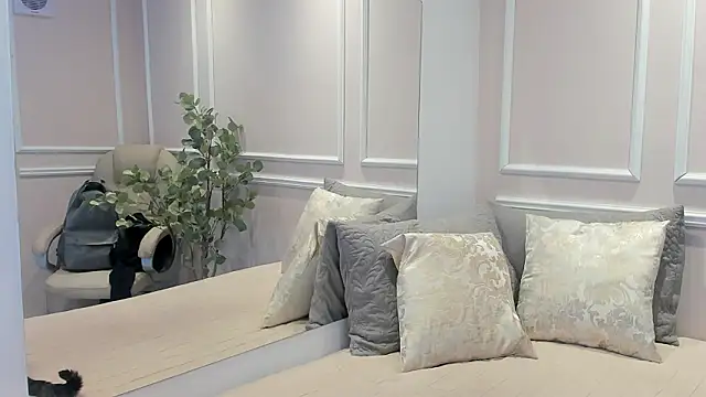 Lucy Canel online show from February 23, 2026, 11:29 am