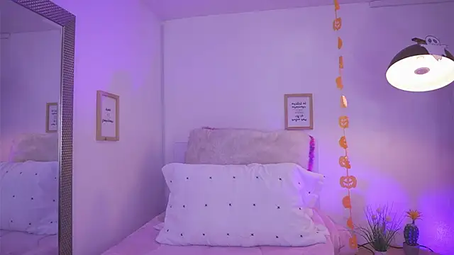 Snapshot of tommy_blue chatting on October 22, 2025, 1:00 pm tommy blue online show from October 22, 2025, 1:00 pm