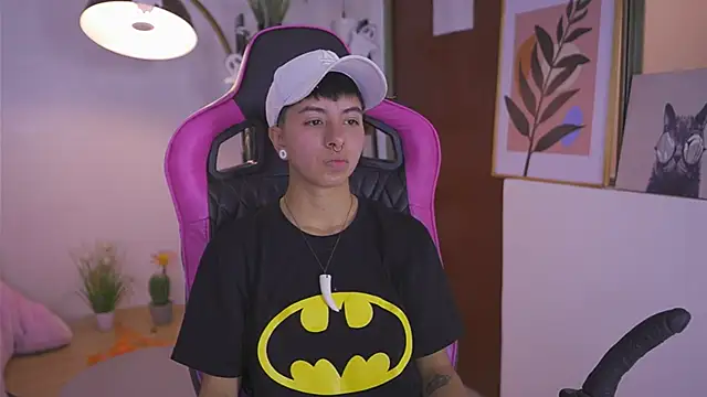 Snapshot of tommy_blue chatting on November 4, 2025, 12:26 pm tommy blue online show from November 4, 2025, 12:26 pm