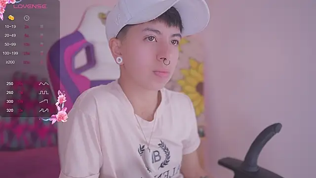 Snapshot of tommy_blue chatting on November 5, 2025, 12:27 pm tommy blue online show from November 5, 2025, 12:27 pm