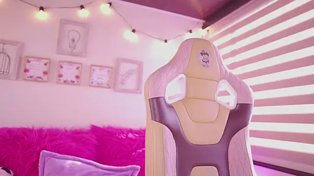 tommy blue online show from April 12, 2026, 11:26 am