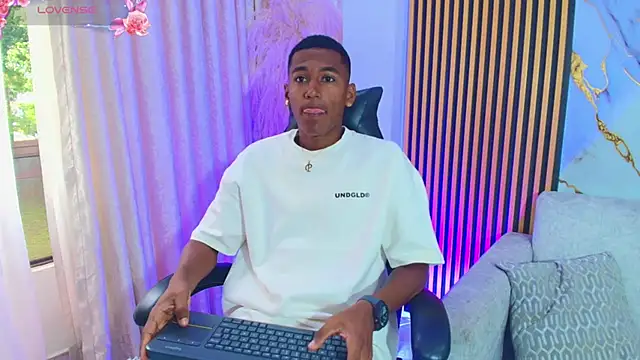 LexiAndDeker online show from October 10, 2025, 3:55 pm