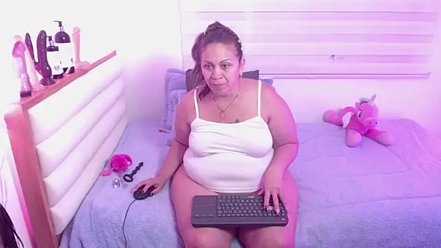 Snapshot of scarlettbooty chatting on April 28, 2026, 10:09 am scarlettbooty online show from April 28, 2026, 10:09 am