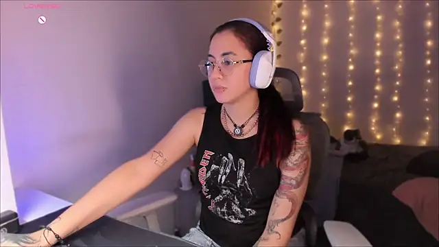 Snapshot of Camil_Lee chatting on November 8, 2025, 3:07 am Camil Lee online show from November 8, 2025, 3:07 am