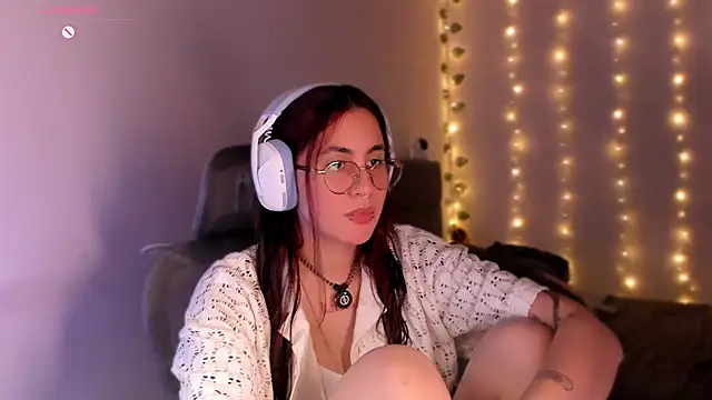 Snapshot of Camil_Lee chatting on November 9, 2025, 4:55 am Camil Lee online show from November 9, 2025, 4:55 am