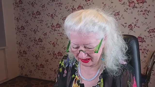 Maya Mayflower online show from November 17, 2025, 4:07 am