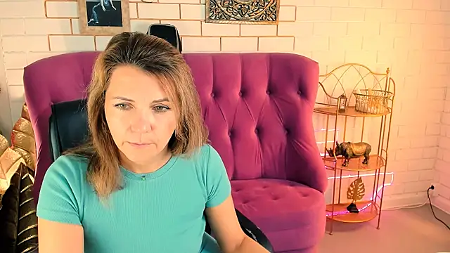 NicoleHitman online show from September 26, 2025, 9:35 am